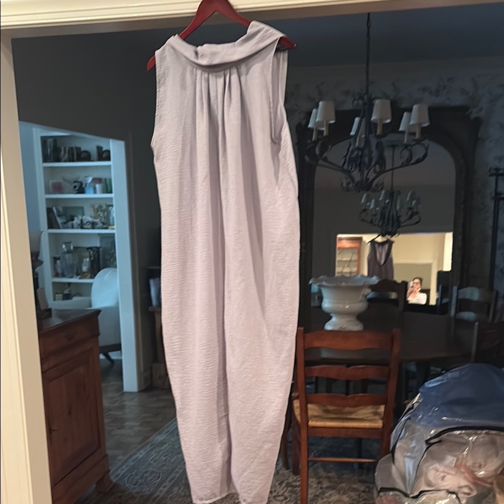 Elegant Sleeveless dress  with back slit in Light gray/ blue shade